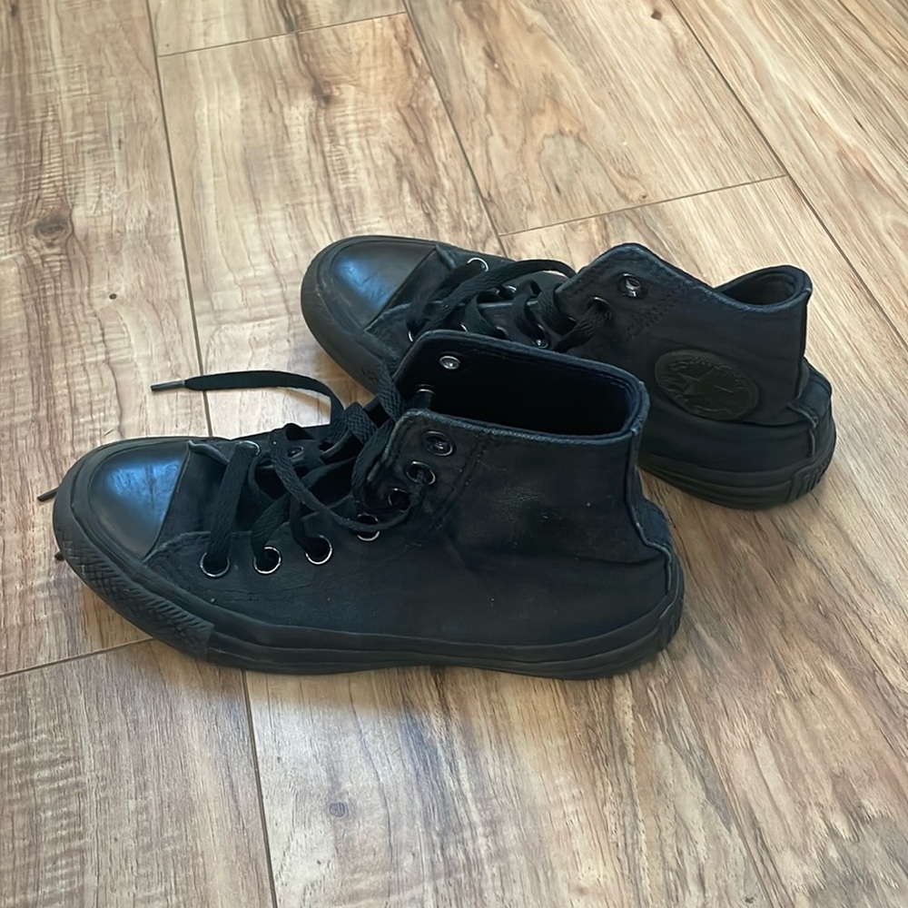 Boys converse high top in black size 3.5